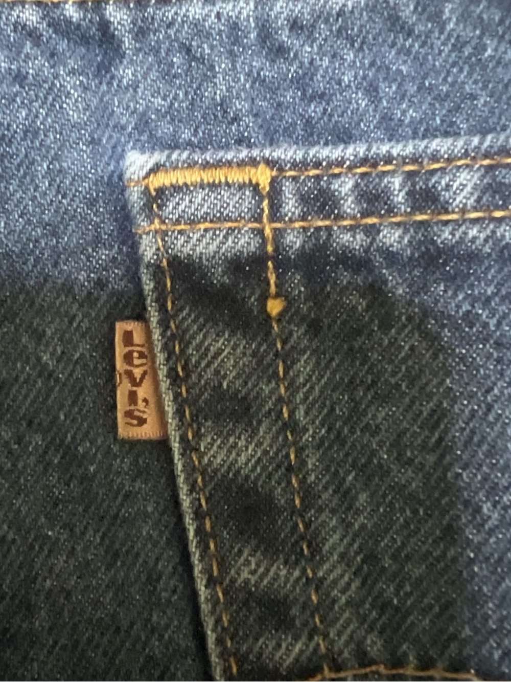 Vintage 1995 Levi's Men's Relaxed Fit Dark Blue Denim Jeans (Gold Tab) - Picture 2 of 9